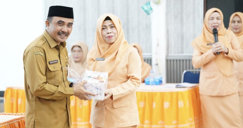 Dharma Wanita Persatuan (DWP) Kabupaten Tanah Bumbu (Tanbu) menggelar pertemuan rutin yang dirangkai dengan sosialisasi bertema Pentingnya Kepemilikan Dokumen Kependudukan. (Foto: Istimewa)