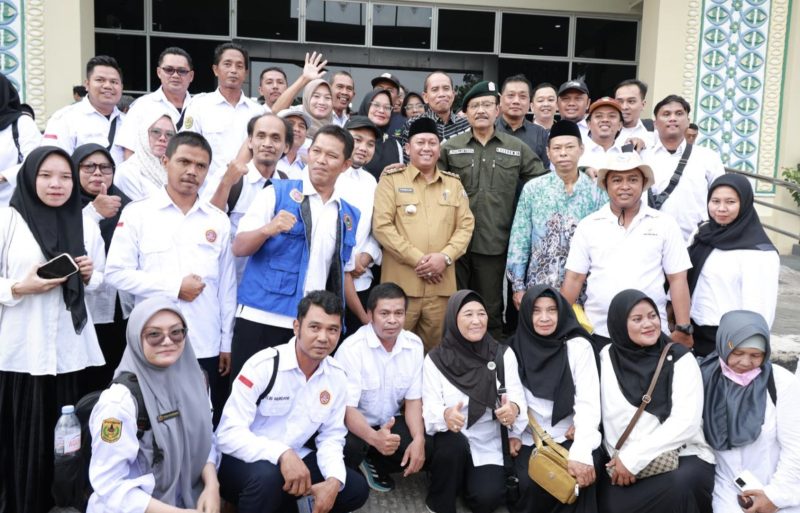 Bupati Barito Kuala H. Bahrul Ilmi turut hadir mendampingi Gus Ipul dalam dialog dengan perwakilan pilar sosial dari beberapa kabupaten terpilih di Kalimantan Selatan. (Foto: Istimewa)