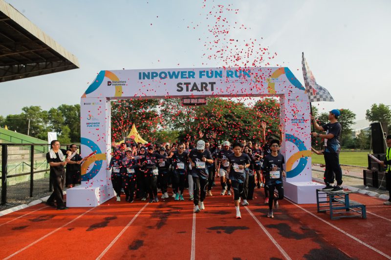PLN Indonesia Power UBP Barito menyelenggarakan kegiatan InPower Fun Run di Stadion Lambung Mangkurat (Foto : Istimewa)