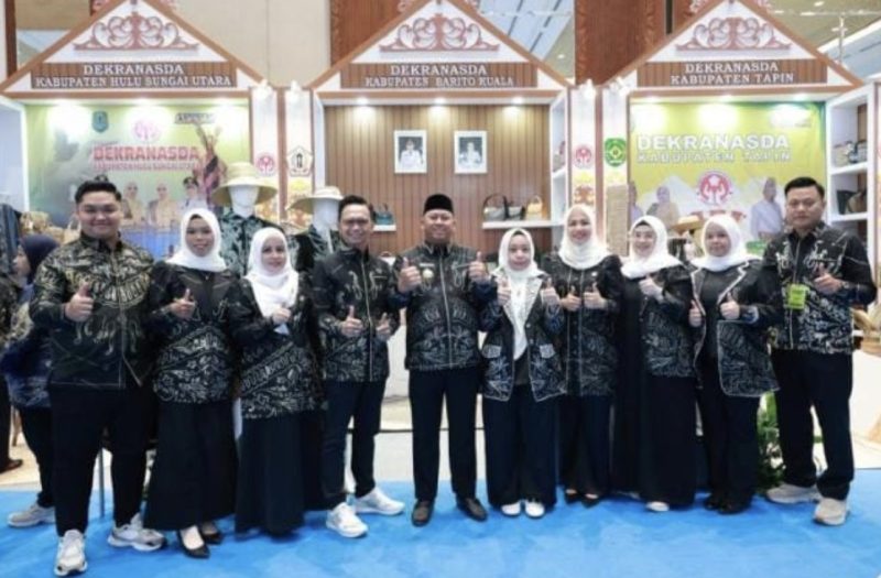 Bupati Barito Kuala H. Bahrul Ilmi bersama Ketua Dekranasda Barito Kuala Ny. Hj. Noor Hayati Bahrul Ilmi hadir pada pembukaan INACRAFT October 2025 Vol.4. (Foto: Istimewa)
