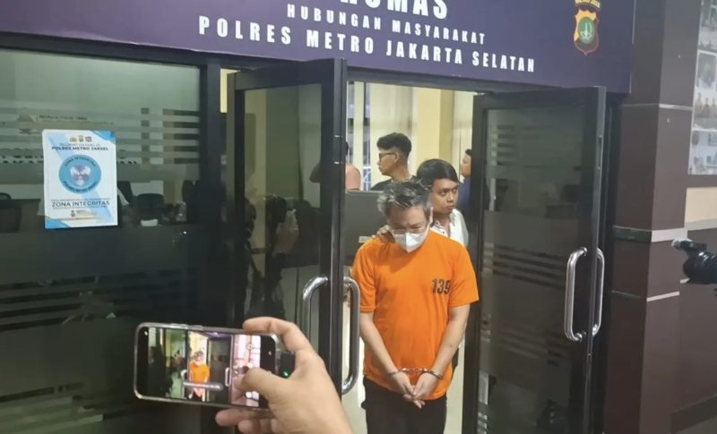 HW (39) diduga mencabuli anak di bawah umur yang diamankan Polres Metro Jaksel. Dia dijerat Pasal 76E juncto pasal 82 ayat 1 dan 2 Undang-Undang RI nomor 17 tahun 2016 tentang perubahan kedua atas Undang-Undang RI nomor 23 tahun 2002 tentang perlindungan anak dan atau pasal 6 Undang-Undang RI nomor 12 tahun 2022 tentang tindak pidana kekerasan seksual. (Foto: Istimewa/liputan6.com)