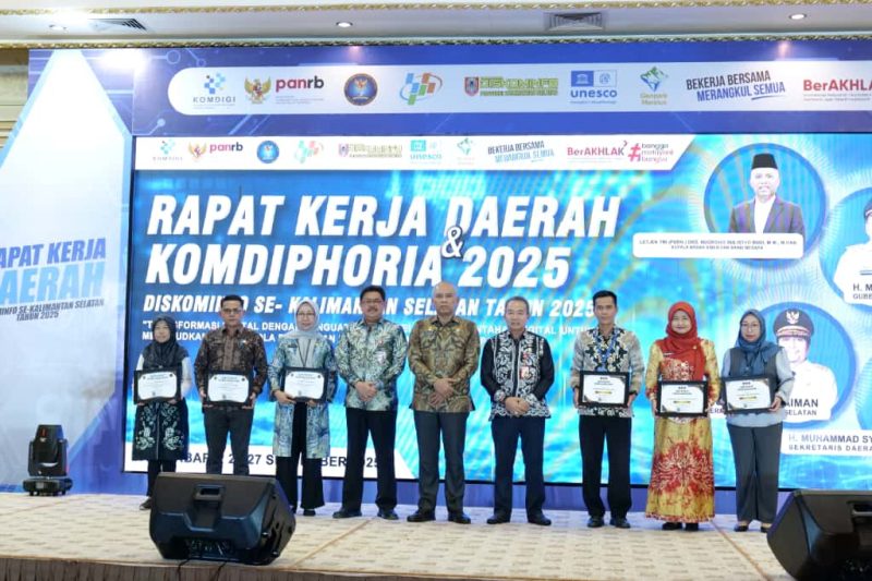 Dinas Komunikasi dan Informatika se-Kalimantan Selatan, Tanah Bumbu menerima dua penghargaan sekaligus dari Badan Siber dan Sandi Negara (BSSN). (Foto: Istimewa)