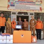 Penyaluran bantuan logistik bagi korban kebakaran rumah warga di Desa Pemurus, Kecamatan Tabunganen yang diserahkan oleh Badan Penanggulangan Bencana Daerah (BPBD) Kabupaten Barito Kuala. (Foto: Istimewa)