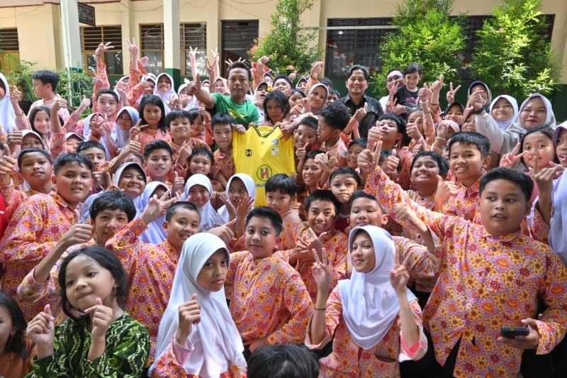 Wakil Gubernur Kalimantan Selatan (Kalsel) Hasnuryadi Sulaiman mengunjungi Sekolah Dasar Negeri 1 Komet Banjarbaru. (Foto: Istimewa)