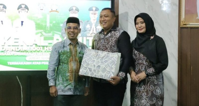 Sekretaris DPRD Kabupaten Balangan, H Tamrin (kiri) menyempatkan berhadir pada momen kenal pamit Dandim 1001 HSU/Balangan di kediaman Bupati Balangan. (Foto: Istimewa)