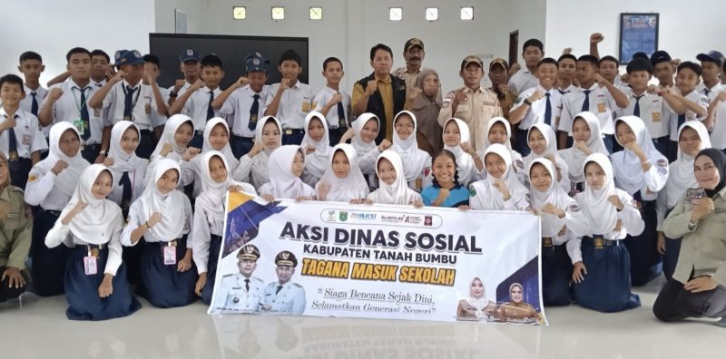 Sebanyak 250 siswa dari lima sekolah di Kabupaten Tanah Bumbu mengikuti “Taruna Siaga Bencana (Tagana) Masuk Sekolah” yang digelar oleh Dinas Sosial Tanah Bumbu. (Foto: Istimewa)