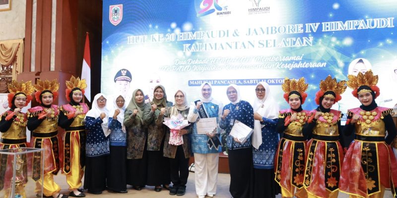 Kontingen HIMPAUDI Tanah Bumbu menerima dua penghargaan sekaligus dalam Jambore yang berlangsung dari tanggal 11 hingga 12 Oktober 2025. Penghargaan Kategori Kelengkapan Atribut Paling Lengkap, dan Kategori Pembayaran Iuran Paling Cepat. (Foto: Istimewa)