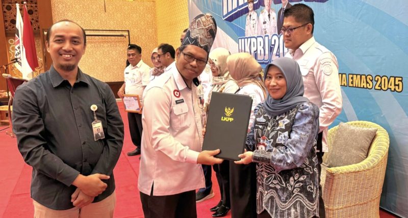 Kabupaten Tanah Bumbu dianugerahi Penghargaan Kematangan Unit Kerja Pengadaan Barang/Jasa (UKPBJ) Level 3 (Proaktif) oleh Lembaga Kebijakan Pengadaan Barang/Jasa Pemerintah (LKPP). (Foto: Istimewa)