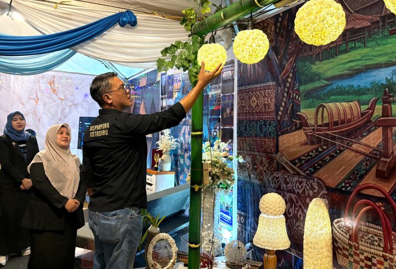 Pemerintah Kabupaten Kotabaru Melalui Dinas Pariwisata, Pemuda dan Olahraga (Disparpora) yang berkolaborasi dengan Gerakan Ekonomi Kreatif (Gekraf) kembali menggelar Festival Ajang Kreatifitas Bamega (Akrab). (Foto: Istimewa)