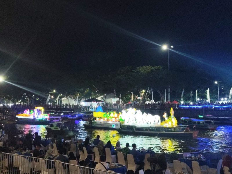 Puluhan jukung dan klotok yang dihias meriah bakal memeriahkan Festival Jukung Hias Tanglong 2025, salah satu agenda tahunan yang selalu dinanti masyarakat Banua. (Foto: Istimewa)