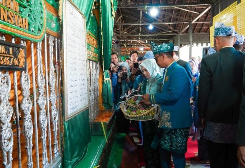 Suasana syahdu penuh makna dan kebersamaan tersaji di kawasan Makam Sultan Suriansyah, Kelurahan Kuin Utara.  (Foto: Istimewa)