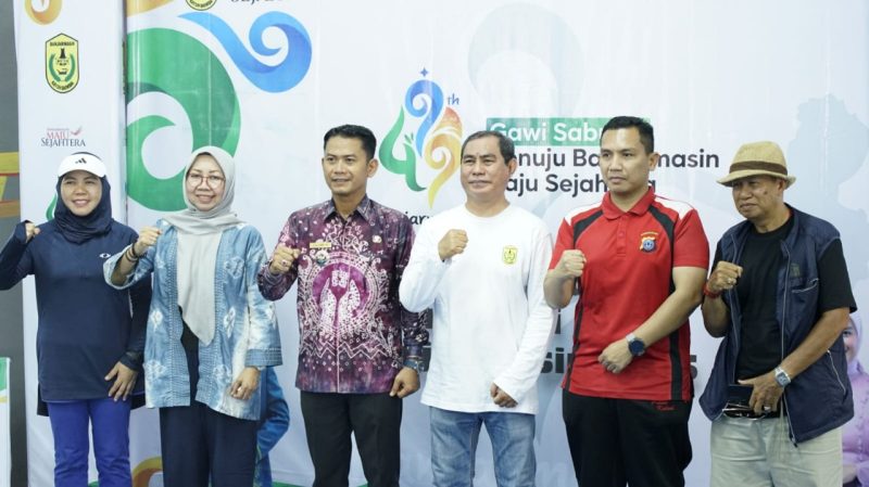 Forum Wartawan Balai Kota menggelar Turnamen Bulu Tangkis Wali Kota Cup Antar Desk di Lapangan Badminton Adenia. (Foto: Istimewa)