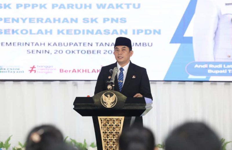 Bupati Tanah Bumbu, Andi Rudi Latif menyampaikan apresiasi kepada seluruh PPPK yang telah resmi menerima pengangkatan. (Foto: Istimewa)