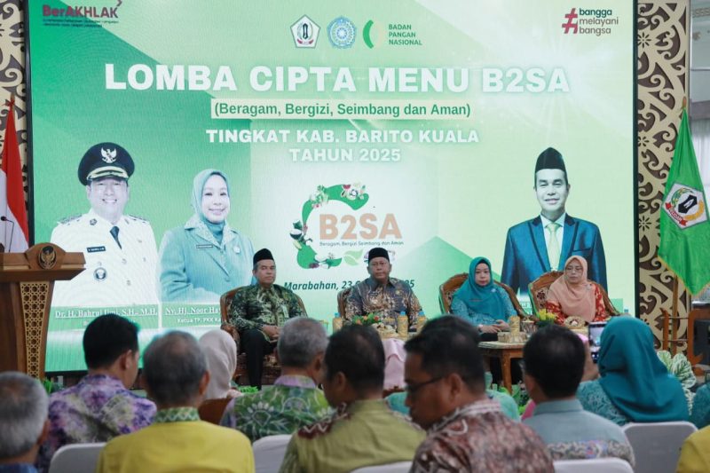 Bupati Barito Kuala H. Bahrul Ilmi menyampaikan pesannya dalam lomba Menu B2SA 2025 pentingnya kesadaran masyarakat terhadap pola konsumsi pangan yang sehat dan seimbang. (Foto: Istimewa)