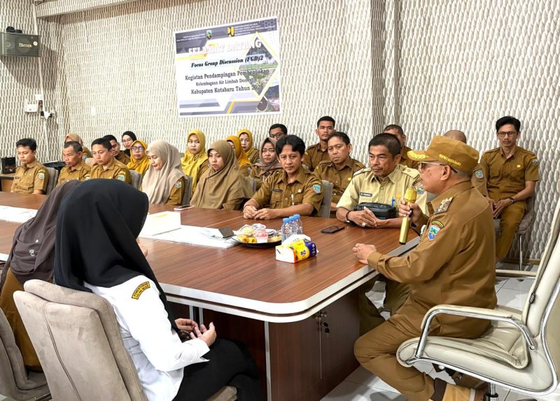 Bupati Kotabaru Muhammad Rusli, melakukan kunjungan kerja ke Dinas Pendidikan dan Kebudayaan serta Dinas Pekerjaan Umum dan Penataan Ruang (PUPR). (Foto: Istimewa)