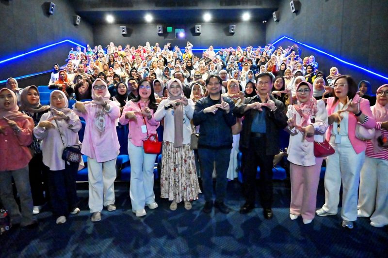 Silaturahmi lewat nonton bareng film Indonesia berjudul Air Mata di Ujung Sajadah 2. (Foto: Istimewa)