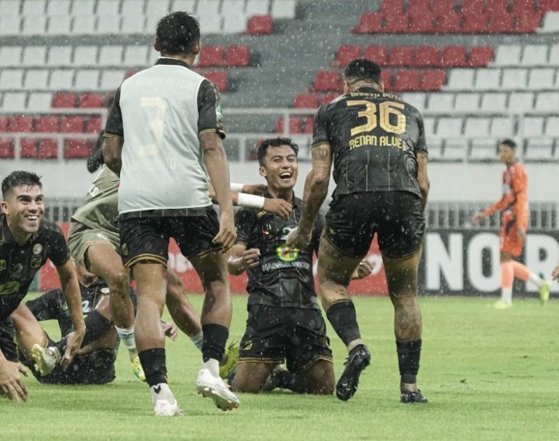 Selebrasi gol kedua yang dicetak oleh Ferdiyansyah di menit ke-79. Kemenangan 1-2 atas Tornado FC membawa Barito Putera ke puncak klasemen. (Foto: Istimewa)