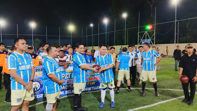 Dinas Perhubungan (Dishub) menggelar kampanye keselamatan lalu lintas dengan cara yang unik dan dekat dengan masyarakat, yakni melalui pertandingan minisoccer bertajuk “Road Safety Cup 2025”. (Foto: Istimewa)