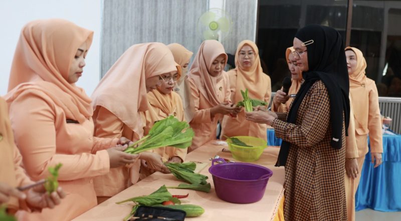DWP Kabupaten Tanah Bumbu menggelar pertemuan rutin bulanan di Gedung Sekretariat PKK dengan agenda pelatihan keterampilan. (Foto: Istimewa)