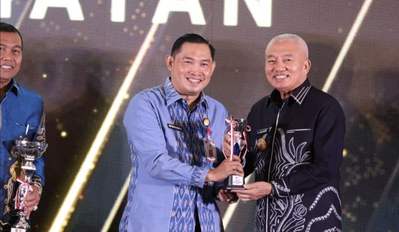 Pemerintah Kabupaten Tanah Bumbu kembali menorehkan prestasi membanggakan dalam bidang kesehatan pada ajang Musyawarah Perencanaan dan Evaluasi Kesehatan Daerah Provinsi Kalimantan Selatan Tahun 2025 yang digelar di Banjarmasin. (Foto: Istimewa)
