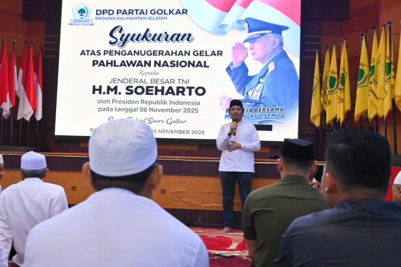 Ketua DPD Golkar Kalsel, Hasnuryadi Sulaiman menyampaikan sambutan pada acara syukuran Penganugerahan Gelar Pahlawan Nasional untuk Presiden ke-2, HM Soeharto. (Foto: Istimewa)