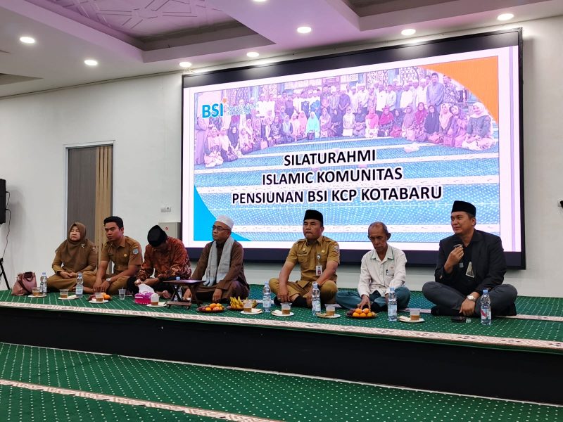 Komunitas Pensiunan Bank Syariah Indonesia (BSI) KCP Kotabaru menggelar kegiatan silaturahmi di Masjid Apung Kotabaru. (Foto: Istimewa)