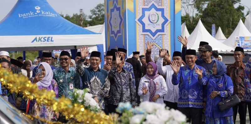 Pawai ta’aruf mobil hias semarakkan Musabaqah Tilawatil Qur’an Nasional (MTQN) ke-21 Tingkat Kabupaten Tanah Bumbu. (Foto: Istimewa)