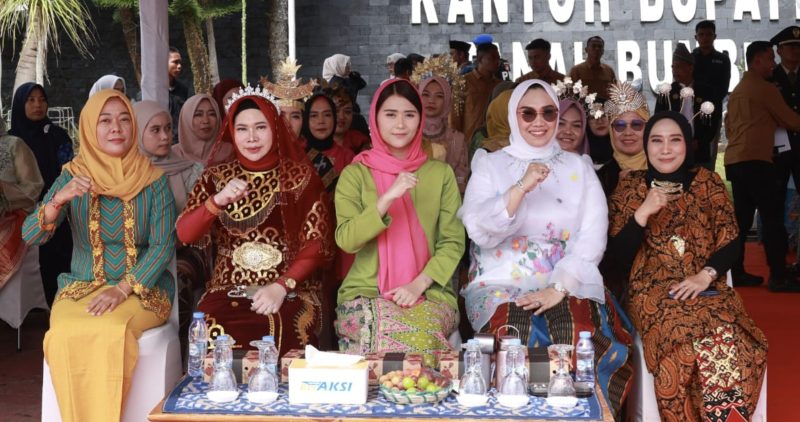 Ketua Tim Penggerak Pemberdayaan dan Kesejahteraan Keluarga (TP PKK) Kabupaten Tanah Bumbu, Andi Irmayani Rudi Latif. Mengajak perempuan di Tanah Bumbu untuk meneladani semangat juang para pahlawan. (Foto: Istimewa)