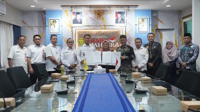 Pemerintah Kota Banjarmasin bersama Pengadilan Agama dan Kementerian Agama (Kemenag) Kota Banjarmasin menandatangani Nota Kesepakatan (MoU) dan Perjanjian Kerja Sama (PKS) terkait pelaksanaan Isbat Nikah. (Foto: Istimewa)