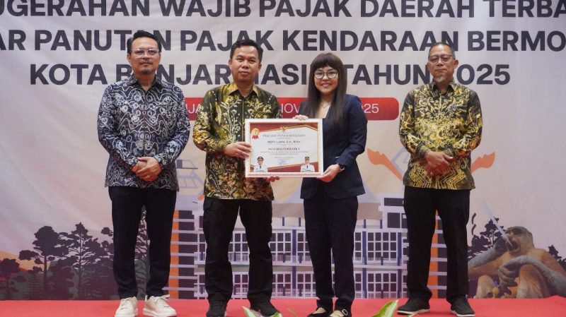 Pemerintah Kota Banjarmasin melalui Badan Pengelolaan Keuangan Pendapatan dan Aset Daerah (BPKPAD) menggelar Sosialisasi Pajak Daerah, Penganugerahan Wajib Pajak Daerah Terbaik, dan Gebyar Panutan Pajak Kendaraan Bermotor di Hotel Fugo Banjarmasin. (Foto: Istimewa)