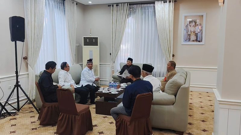 Wakil Gubernur Kalimantan Selatan, Hasnuryadi Sulaiman, menerima kunjungan silaturahmi dari Forum Kerukunan Umat Beragama (FKUB) Kalsel. (Foto: Istimewa)