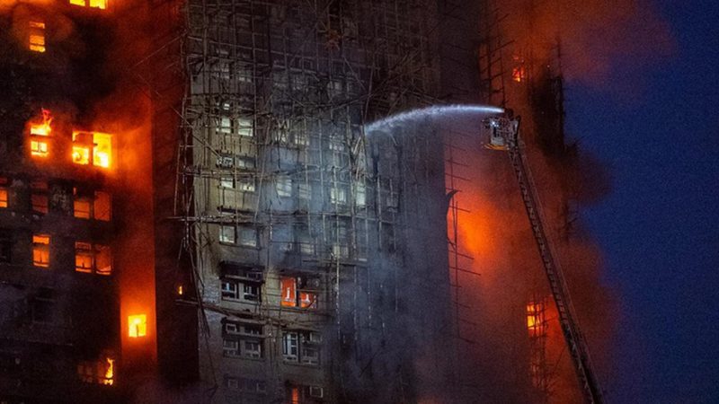 Penamakan kebakaran Wang Fuk Court sebuah kompleks apartemen di Distrik Tai Po, New Territories, Hong Kong. (Foto: Istimewa)