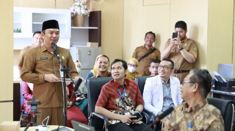 Asisten Pemerintahan dan Kesra, M. Putu Wisnu Wardhana menyampaikan semangat, dan motivasi bagi Kabupaten Tanah Bumbu untuk terus meningkatkan mutu, sarana, serta pelayanan kesehatan di RSUD dr. H. Andi Abdurrahman Noor. (Foto: istimewa)
