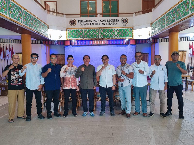 Komisi Penyiaran Indonesia Daerah (KPID) Kalsel Periode 2025–2030 melakukan silaturahmi dan audiensi dengan Persatuan Wartawan Indonesia (PWI) Kalsel. (Foto: Istimewa)