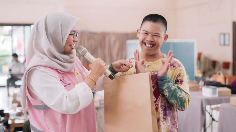 Bingkisan kecil dari Srikandi PLN, untuk kebahagiaan besar anak-anak istimewa