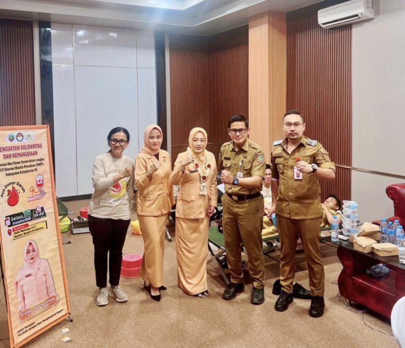 Dharma Wanita Persatuan (DWP) Kabupaten Kotabaru mengadakan kegiatan sosial berupa donor darah serta penggalangan bantuan kemanusiaan bagi korban bencana alam di wilayah Sumatera. (Foto: Istimewa)
