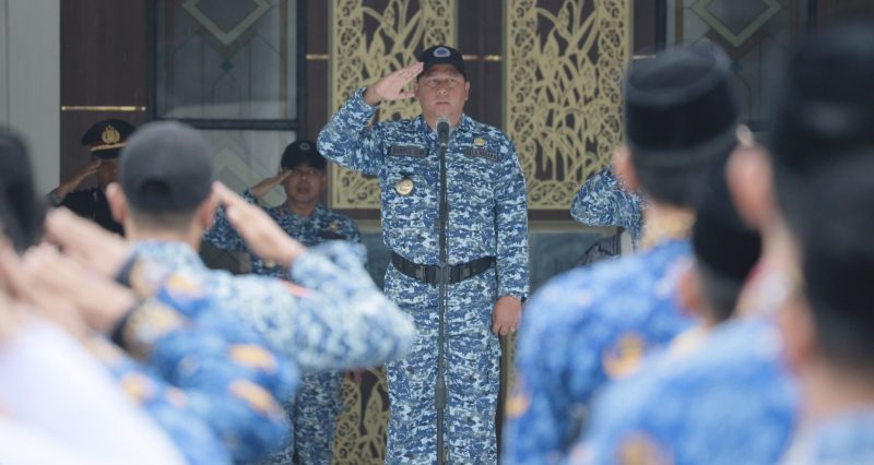 Bupati Barito Kuala, H. Bahrul Ilmi, bertindak sebagai pembina upacara Peringatan Hari Bela Negara ke-77 dan Peringatan Hari Ibu ke-97 di Marabahan. (Foto: Istimewa)