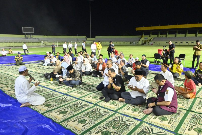 Doa dan syukuran menandai selesainya renovasi Staduin 17 Mei Banjarmasin yang akan menjadi homebase Barito Putera. (Foto: wasaka.id)