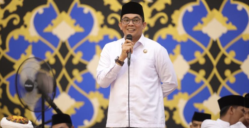 Bupati Tanah Bumbu, Andi Rudi Latif mengikuti Safari Ramadan di Masjid Agung Nurussalam, Kelurahan Gunung Tinggi, Kecamatan Batulicin. (Foto: Istimewa)