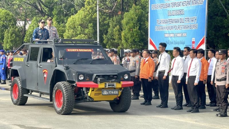 Bupati Tanah Bumbu, Andi Rudi Latif menjadi Inspektur Upacara (Irup) Apel gelar pasukan Operasi Kepolisian Terpusat Ketupat Intan 2026 dalam rangka pelayanan Idul Fitri 1447 H. (Foto: Istimewa)