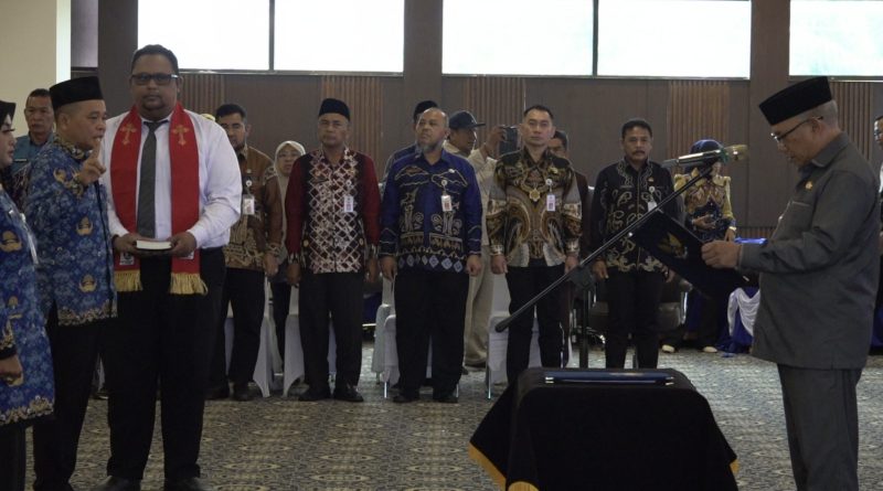 Bupati Kotabaru Muhammad Rusli, S.Sos melantik pejabat administrator, pengawas, serta pejabat fungsional. (Foto: Istimewa)