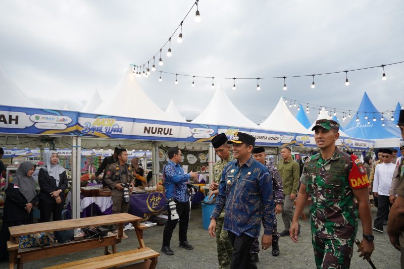 Bupati Tanah Bumbu, Andi Rudi Latif menutup secara resmi gelaran Aksi Bajual Wadai 2026 di Halaman Depan Masjid Agung Al-Falah, Simpang Empat. (Foto: Istimewa)