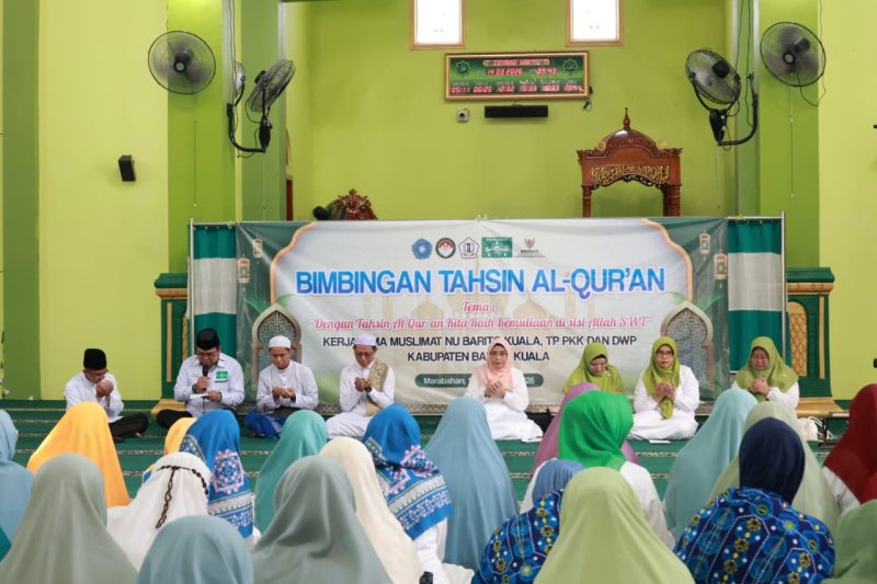 Muslimat NU, TP PKK, dan DWP Kabupaten Barito Kuala (Batola) menyelenggarakan kegiatan Tahsinul Qur’an. Acara ini dipusatkan di Masjid Nurul Anwar, Marabahan. (Foto: Istimewa)