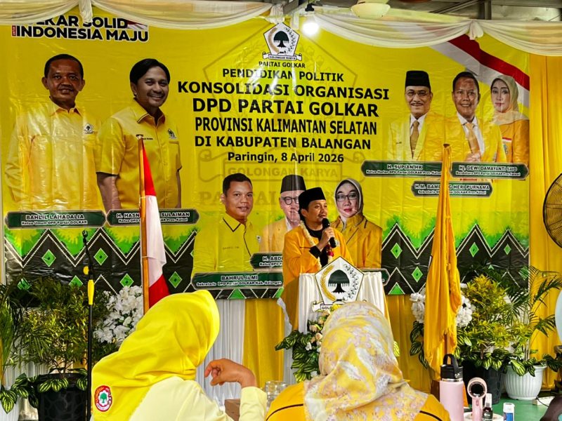 Ketua DPD Partai Golkar Kalsel, Hasnuryadi Sulaiman menyampaikan arahan politik kepada kader partai Golkar di Kabupaten Balangan. (Foto: wasaka.id)