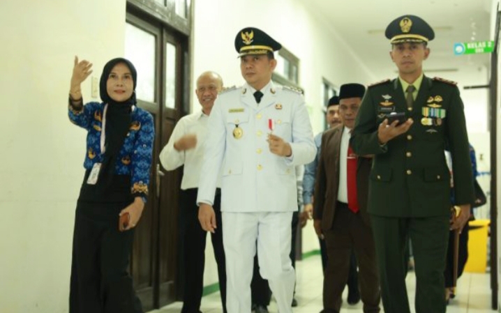 Bupati Tanah Bumbu, Andi Rudi Latif, menunjukan komitmennya dalam meningkatkan pelayanan kesehatan di daerahnya. (Foto: Istimewa)