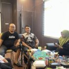 Anggota DPRD Balangan Wahyudi Azhari bersilaturahmi dengan rekan-rekan media. (Foto: Istimewa)
