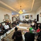 Pertemuan suporter manajeman dan pemain Barito Putera jelang laga menghadapi Persiba Balikpapan. Doa dan dukungan untuk memenangkan pertandingan tersaji dalam pertemuan penuh kekeluargaan tersebut. (Foto: Isrimewa)