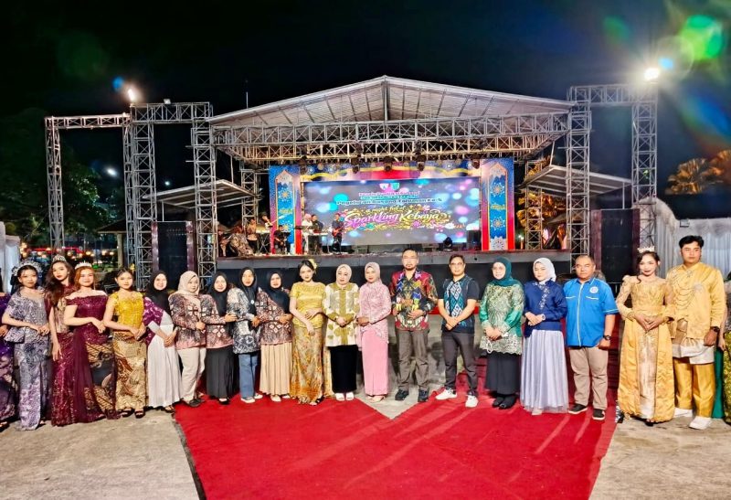 SMK Negeri 1 Kotabaru menggelar pagelaran busana dalam rangka Uji Kompetensi Keahlian (UKK) siswa jurusan Desain Produksi Busana dengan mengusung tema “A Night Full of Sparkling Kebaya”. (Foto: Istimewa)