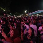 Pesona Budaya Mappanre Ri Tasi’e di Pagatan, Kabupaten Tanah Bumbu berlangsung meriah dengan kehadiran sejumlah artis. (Foto: Istimewa)