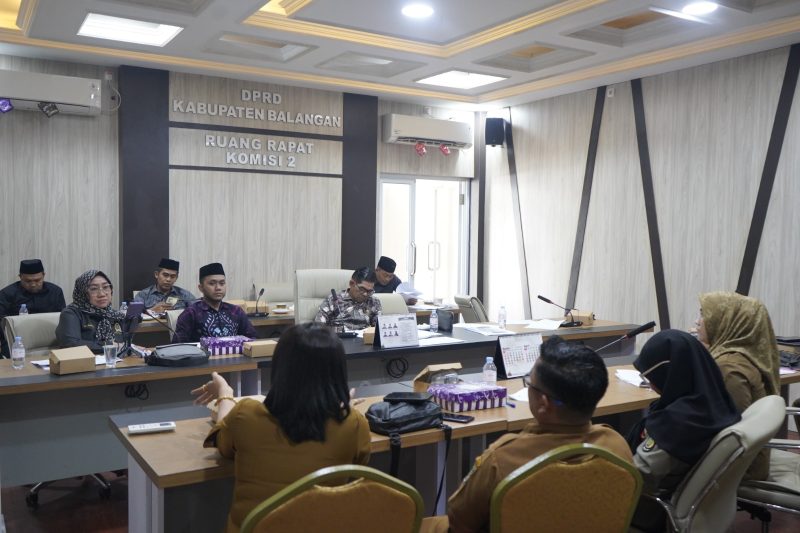 Komisi II DPRD Kabupaten Balangan menggelar rapat kerja bersama sejumlah Satuan Kerja Perangkat Daerah (SKPD). (Foto: Istimewa)